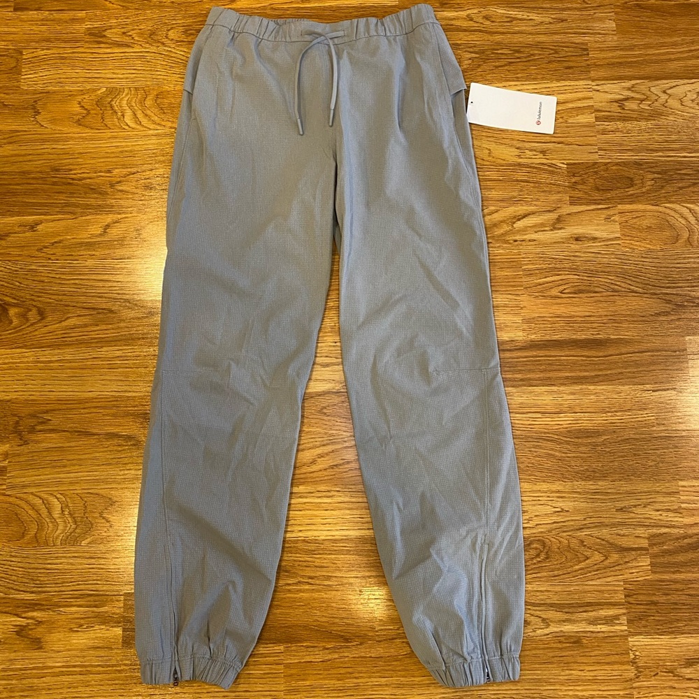Lululemon essential Affinity jogger size 4